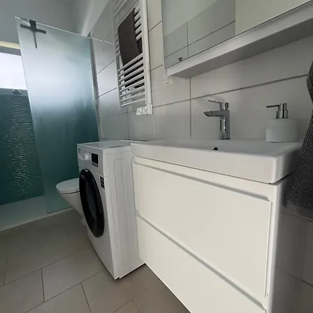 Aquamarine Daire *